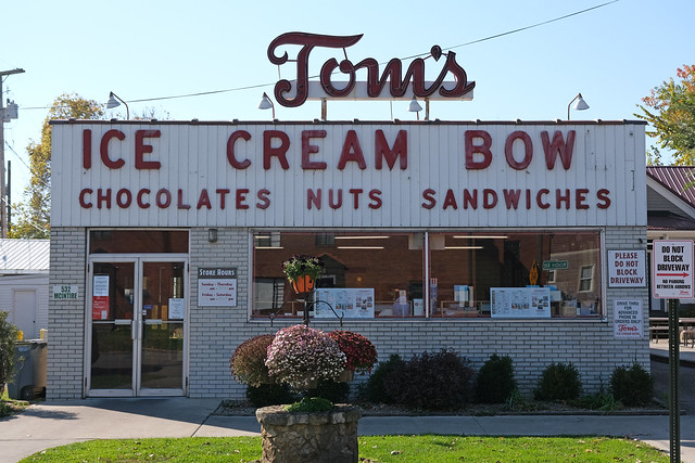 Tom's Ice Cream Bow