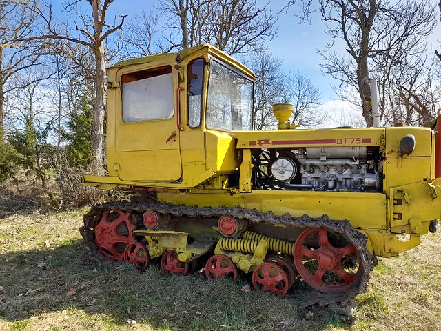 Tractor DT 75