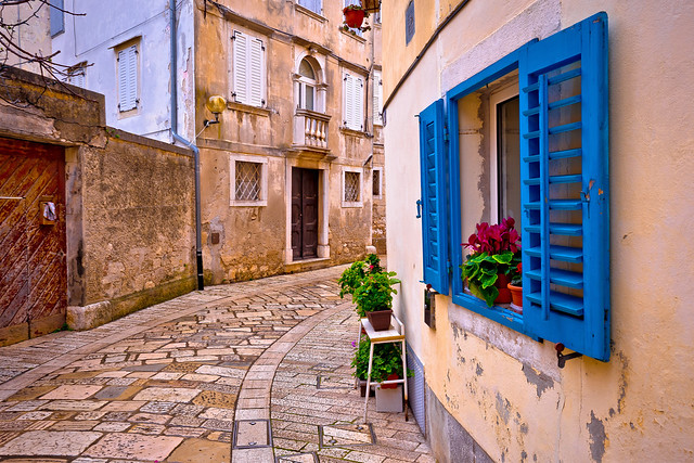 Une rue dans la ville de Porec en Istrie, Croatie