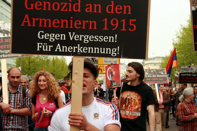 Genozid 1915 – Initiative Deutschland und Gegenprotest