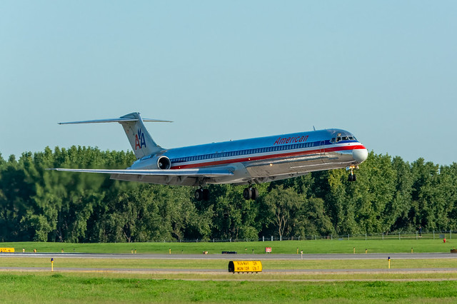 American Airlines: McDonnell Douglas MD-82: N513AA