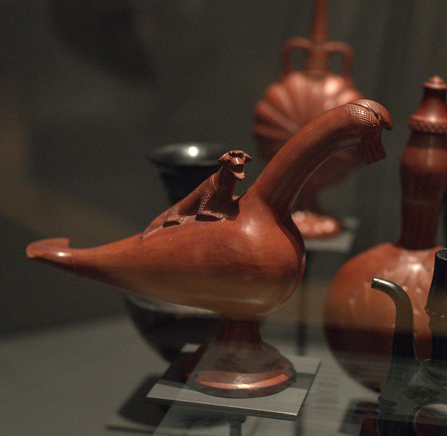 Asyut ceramics: bird vase with lion figure