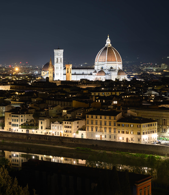 Panorama de nuit sur Florence depuis la place Michelangelo