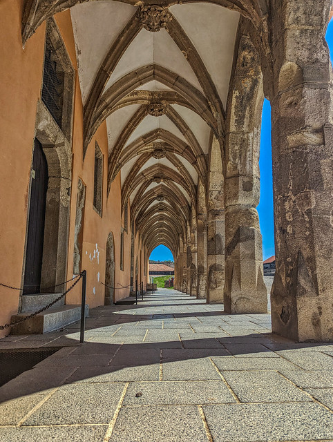 Eger - Castle - Bishop's Palace - Exterior - Arches 03
