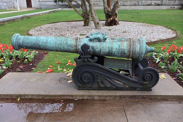 Annapolis - USNA: Spanish 18 pounder bronze smooth bore gun