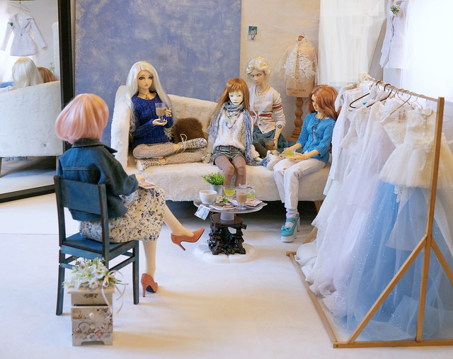 Bridal Salon V - Elsa, Rei, Tashan, Milly + pink hair owner of a salon