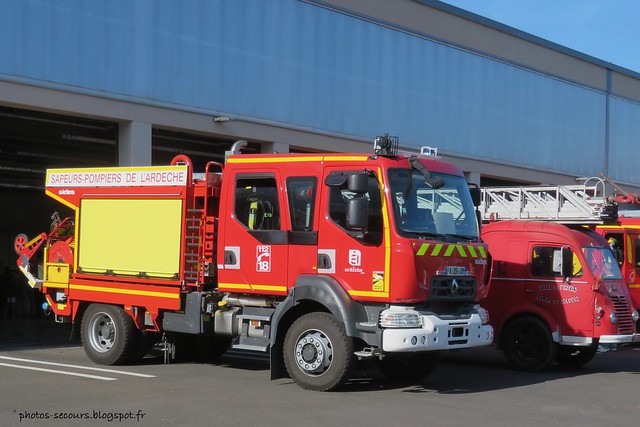 pompiers de l'Ardèche - CCR ( camion citerne rural ) renault D
