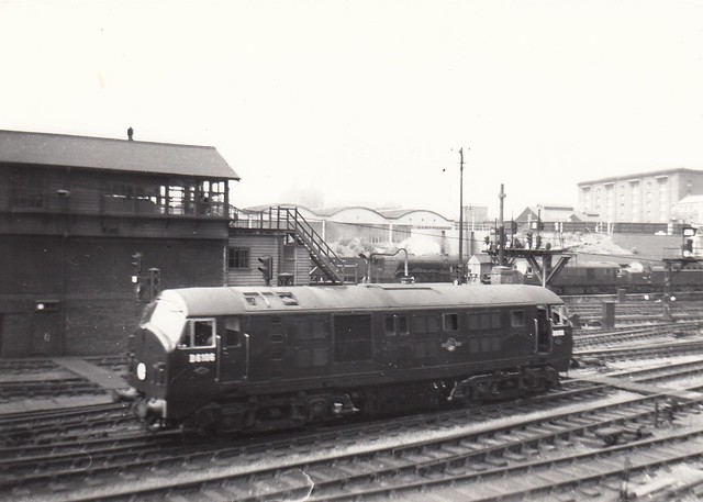 NBL Type 2 D6106 at King's Cross, with a sister locomotive, an EE Type 4 and a Gresley A3 4-6-2 in the background.