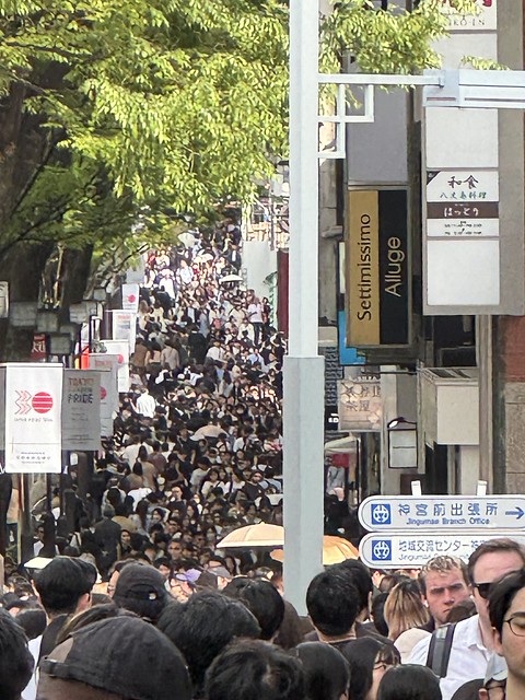 Samstags-Betrieb auf Tokios Strassen