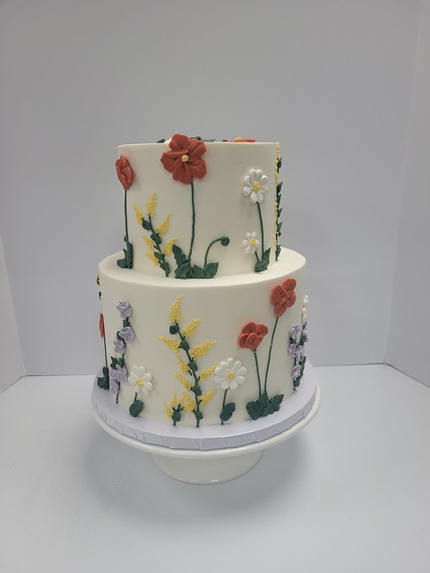 Piped flower cake