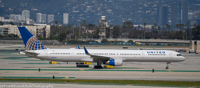 United Airlines 757 at LAX