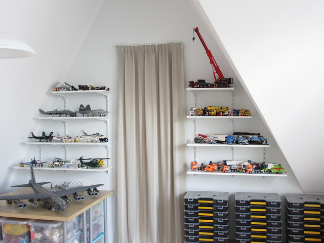 Added shelves in my Legoroom