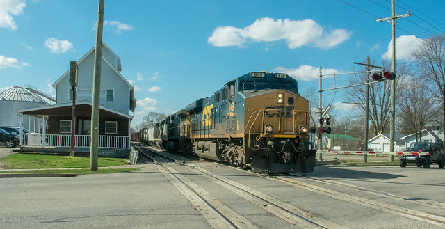 CSX train L303 at Fowlerville, Michigan
