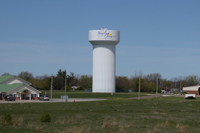 Water Tower - Bowling Green, MO_P1370128c