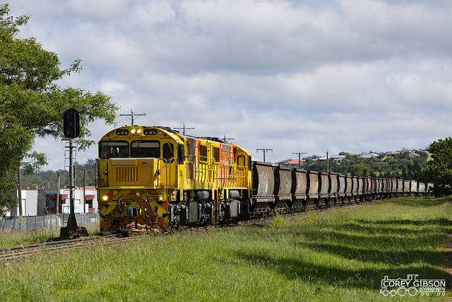 2388 & 2366D arrives into Toowoomba with Empty Coal to Jondaryan