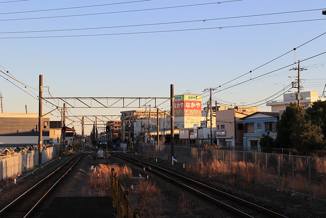Sagami Line 205 Series Train Arriving at Samukawa Station