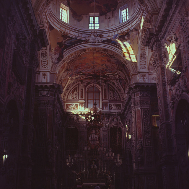 Interior x Palermo, Sicilia. (Film 120) | Exp. 11/2004 Kodak Pro. Ektachrome E100.