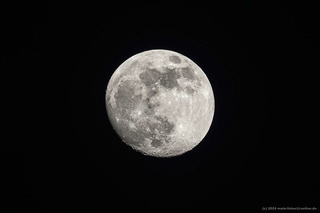 Zunehmender Mond vom / Waxing moon from 21.04.2024 - 95,56%