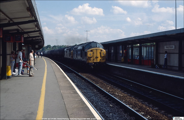 Cardiff Canton FPEK Pool 37 078 and 37 294 head west through Bristol Parkway, August 19th 1989