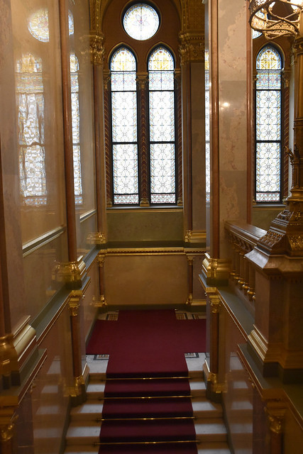 2024.01.02.043 BUDAPEST - Parlement -L'escalier