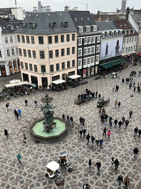 🇩🇰  From a 5th floor, the Stork Fountain