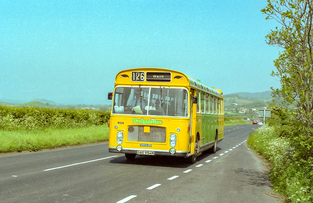 Badgerline 1332 (OAE954M) near Rodney Stoke 18th May 1992