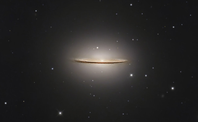Galassia Sombrero M104