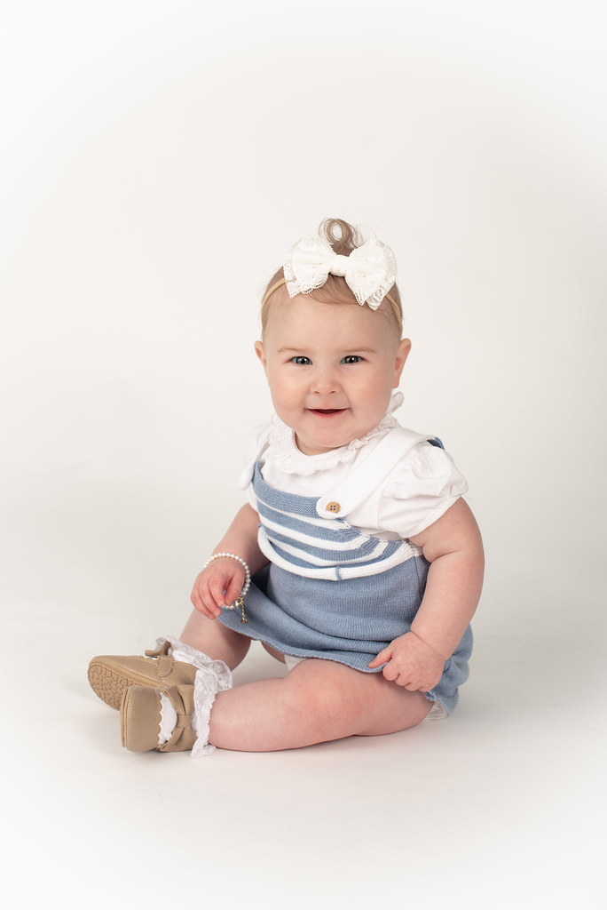 Robinwood Photography: Six month old baby girl photo session ...