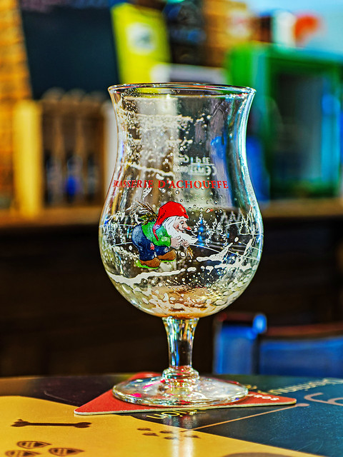 All Gone - Glass of Cherry Chouffe (Beer & Travels Pub (Valencia) (Olympus OM-1 & Panasonic 35-100mm f2.8 Zoom)