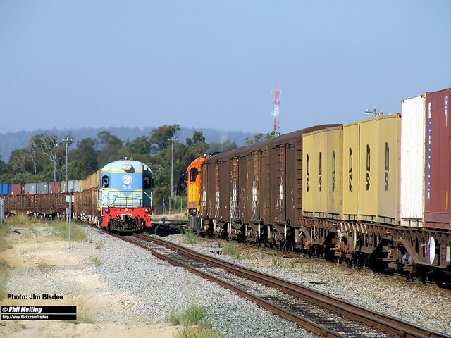 185 FXCD0016 (9) K210 on  4S04 container train and L3113 on 4171 Kwinana freight including empty salt train south Forrestfield 31 January 2007