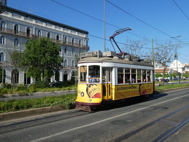 Lisbon tram 547 at Av. 24 do Julho on route 18E