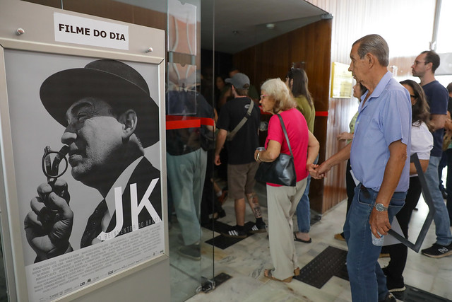 22/04/2024 - Cine Brasília é reaberto com sessão especial sobre JK