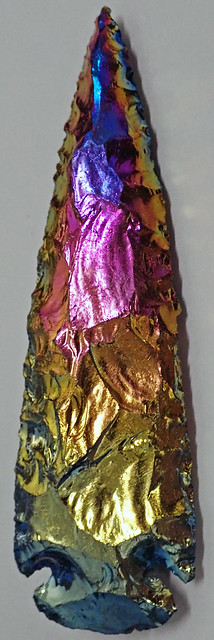 TiO2-coated obsidian spearpoint with 2-beam interference colors 1