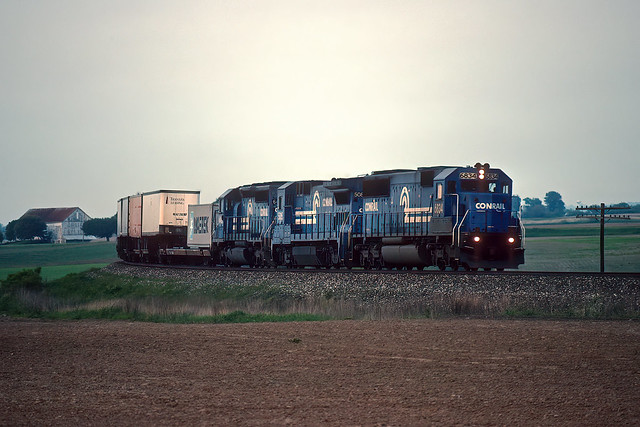 Conrail 6834 westbound at DeGraff, Ohio on May 12, 1998