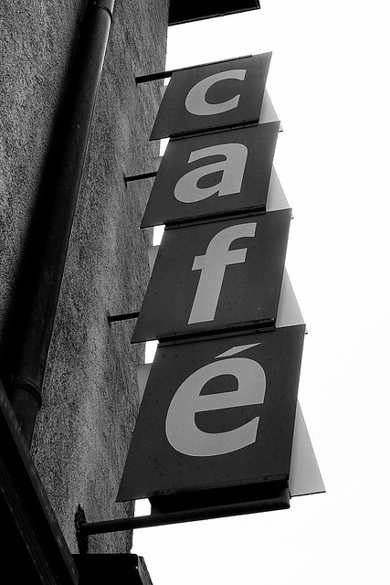 Cafe an der Haltestelle Claraspital in Basel.  Fotografiert: 22.4.2024.
