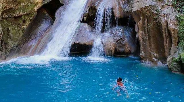 bassin-bleu-waterfall-jacmel-franck-fontain