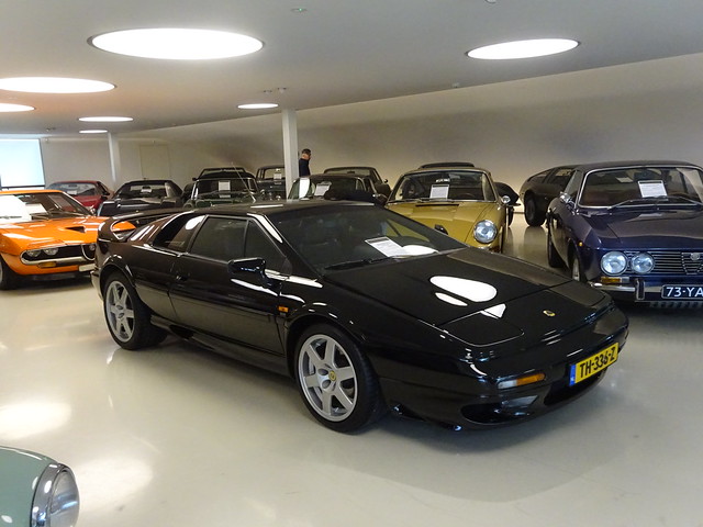 Lotus Esprit V8 bij Gallery Aaldering