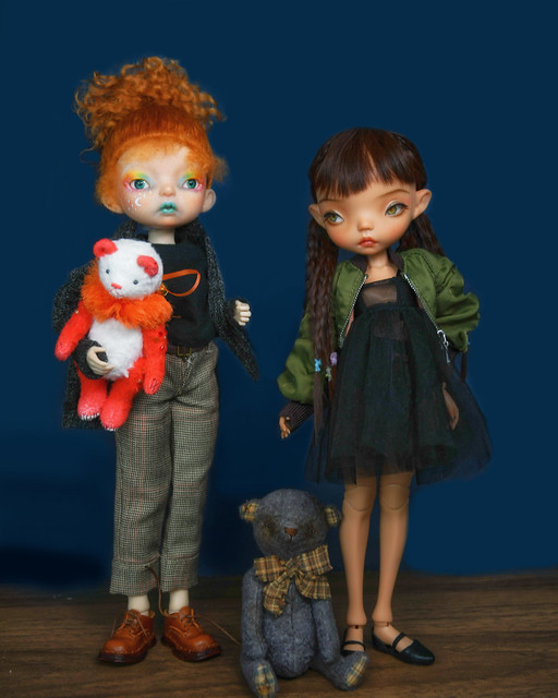 Celandine and Piper with Teddy Bears (2)