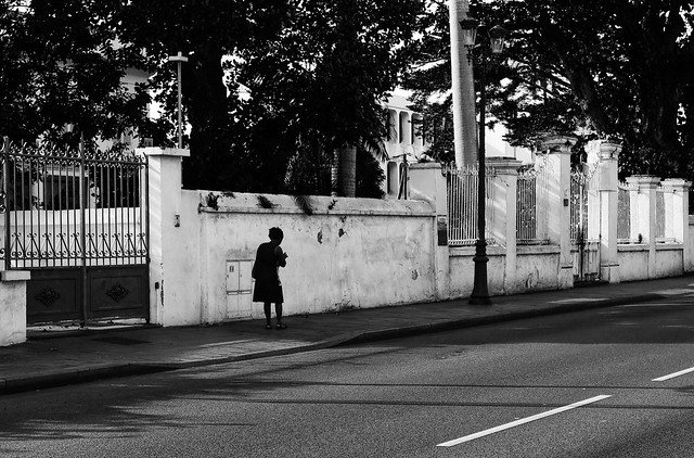 une ombre dans la rue