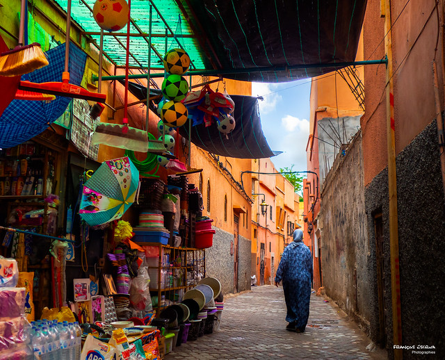 Dans Marrakech - Small bazaar