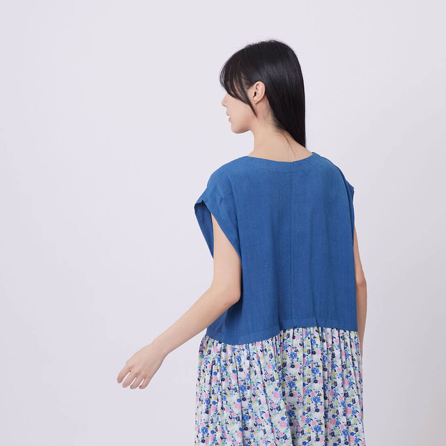 Flora花卉落肩剪接印花夏日洋裝/ 單寧藍 - 洋裝/連身裙 - 聚酯纖維 藍色