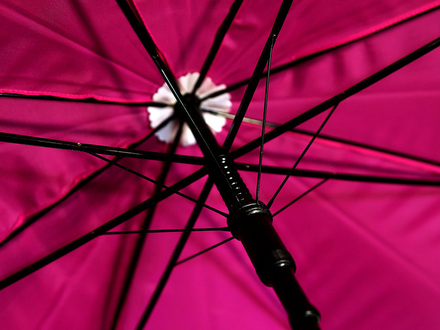 Pinker Regenschirm