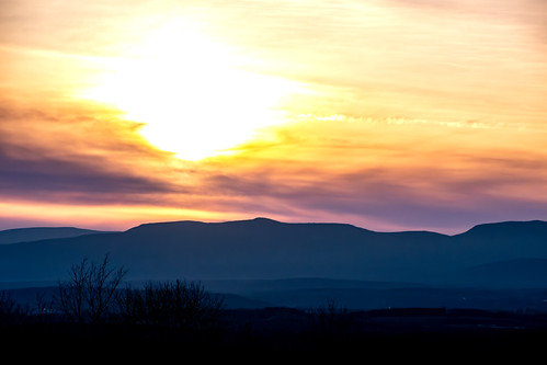 POTD 068-2024 by Webtraverser, Sun setting over the Catskills looks almost like a painting366photodgraphy2024 everydayphotographer