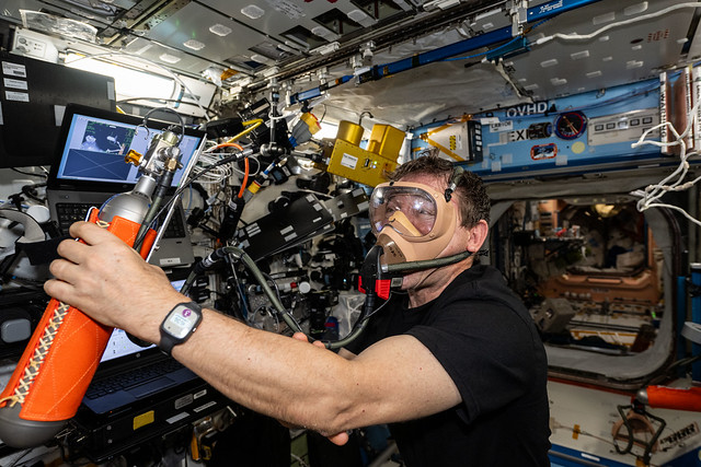 Astronaut Mike Barratt tests portable breathing gear