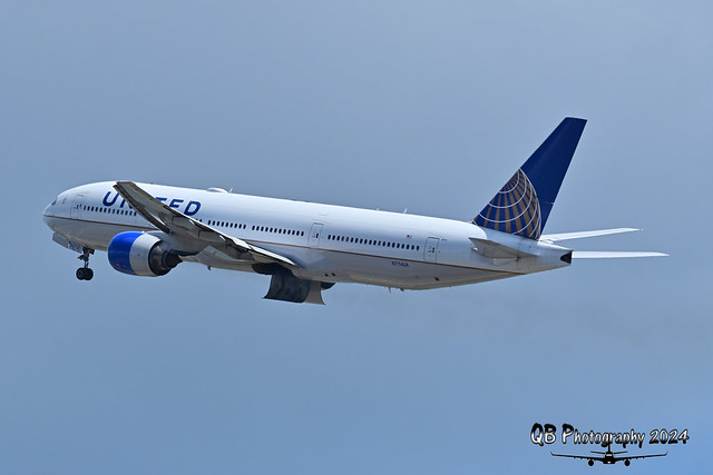 N774UA United Airlines Boeing 777-222 DSC_8985