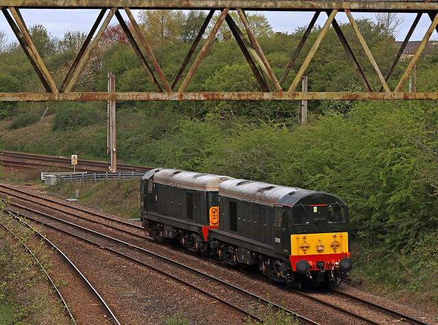 LSL Class 20's D8096 & D8107 - Farington Curve Junction.