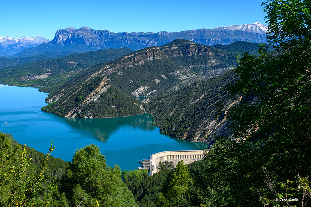 Mediano Reservoir, Spain - from the path upto Samitier Castle-3245