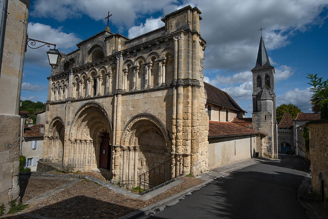 Église Saint-Jacques - façade de l'entrée principale