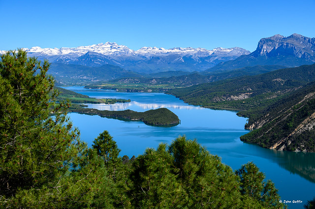 Mediano Reservoir, Spain - from the path upto Samitier Castle-3223