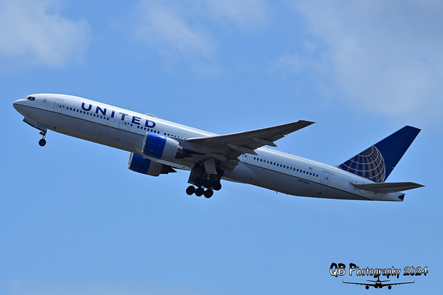 N774UA United Airlines Boeing 777-222 DSC_8973